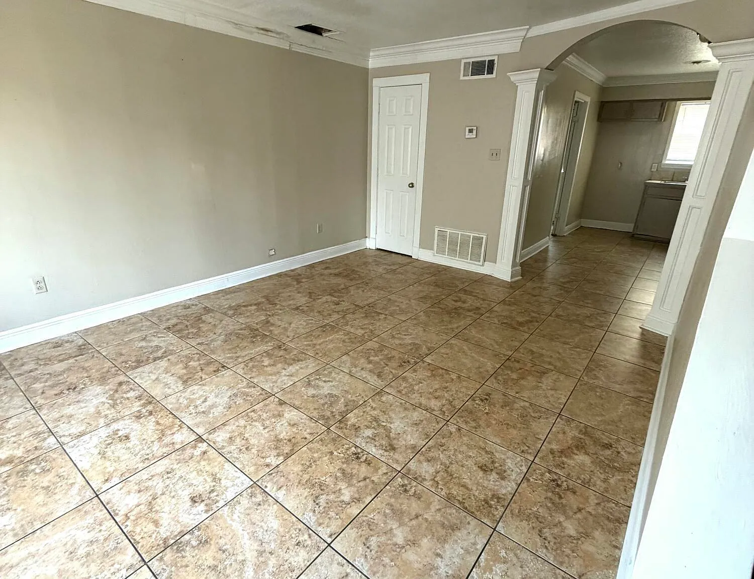 2 bed, 1.5 bath, 1200 sqft, $1,200 — Photo 3