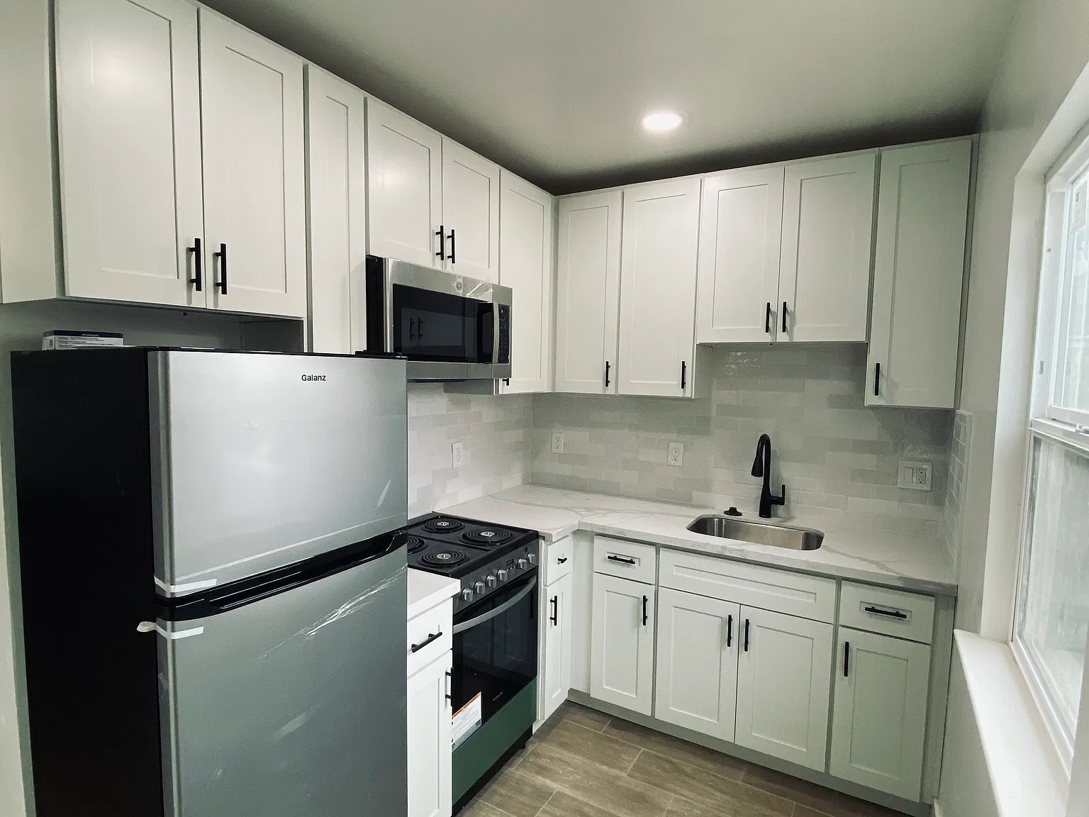 1 bed, 400 sqft, $1,200 — Photo 2
