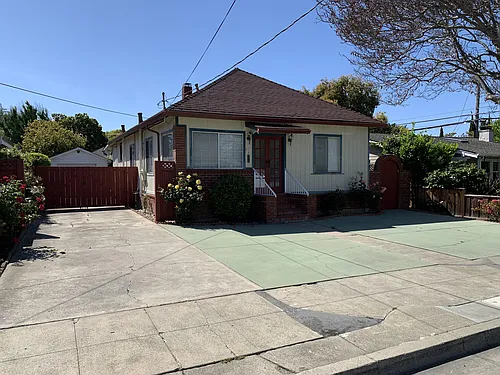 211 Waverly St Photo 1