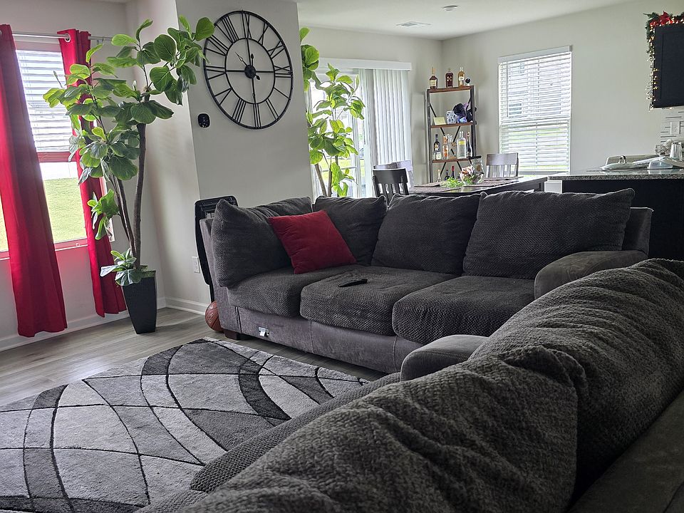 1st image of 204 Thicket Dr #1