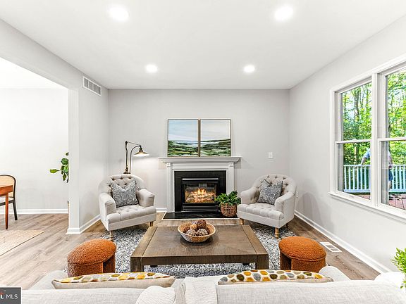 4th image of 209 Broad Oaks Ln