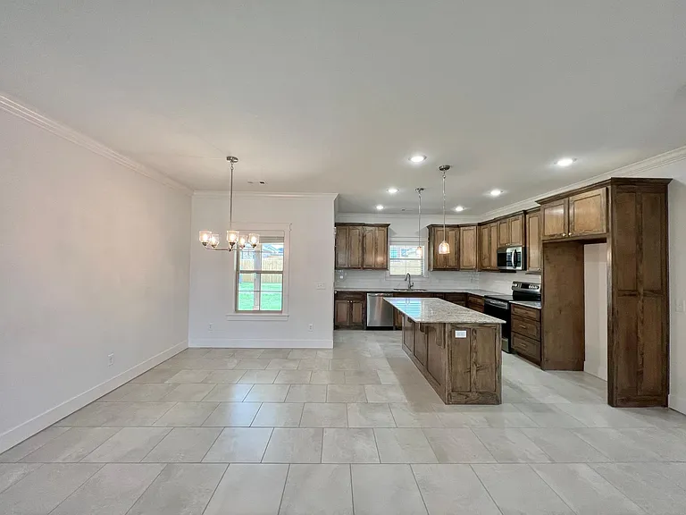 925 Sugar Pine St — Photo 5