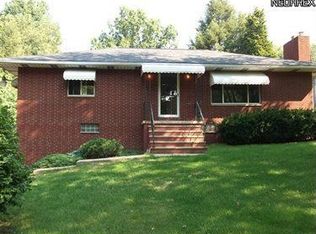 2233 Hi Vue Dr, Akron, OH 44312