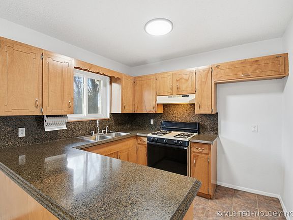 5th image of 3102 N Troost Ave
