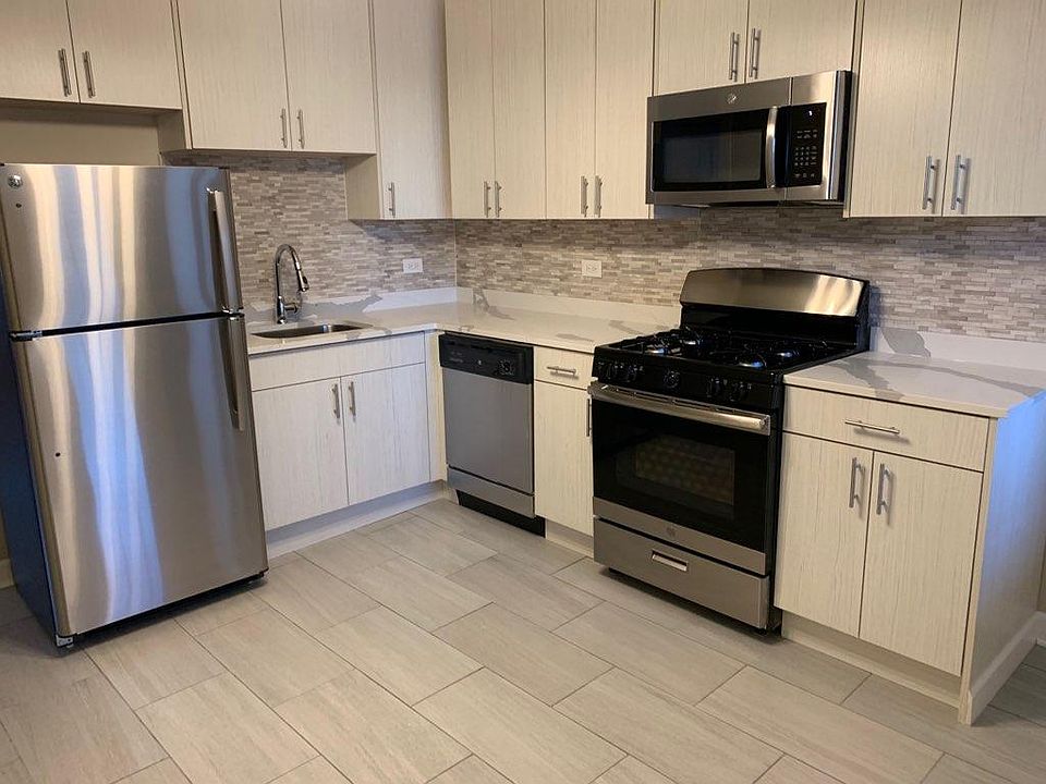 1st image of 3714 W Belmont Ave APT 2