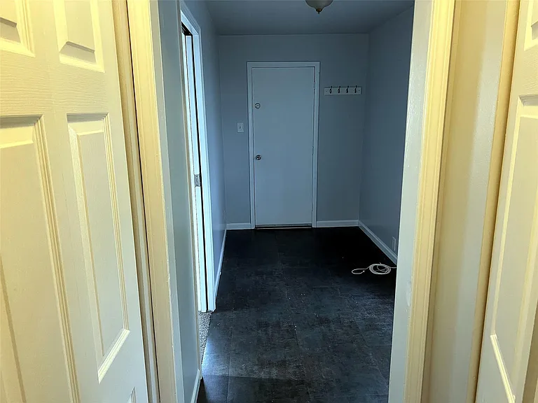 14018 Hobart Ave — Photo 4