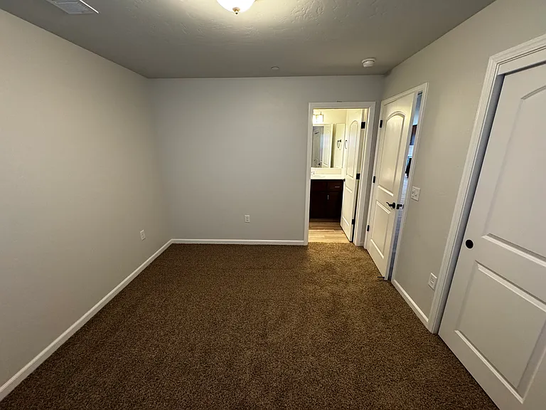 2472 Oakmont Cir #D — Photo 10
