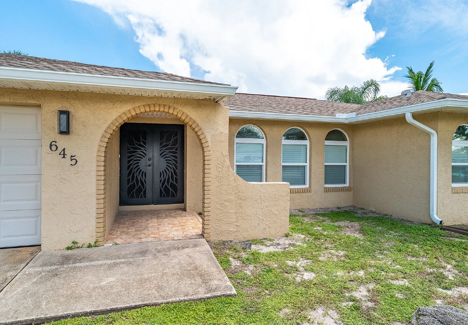 4 bed, 2.0 bath, 1983 sqft, $3,800 — Photo 3