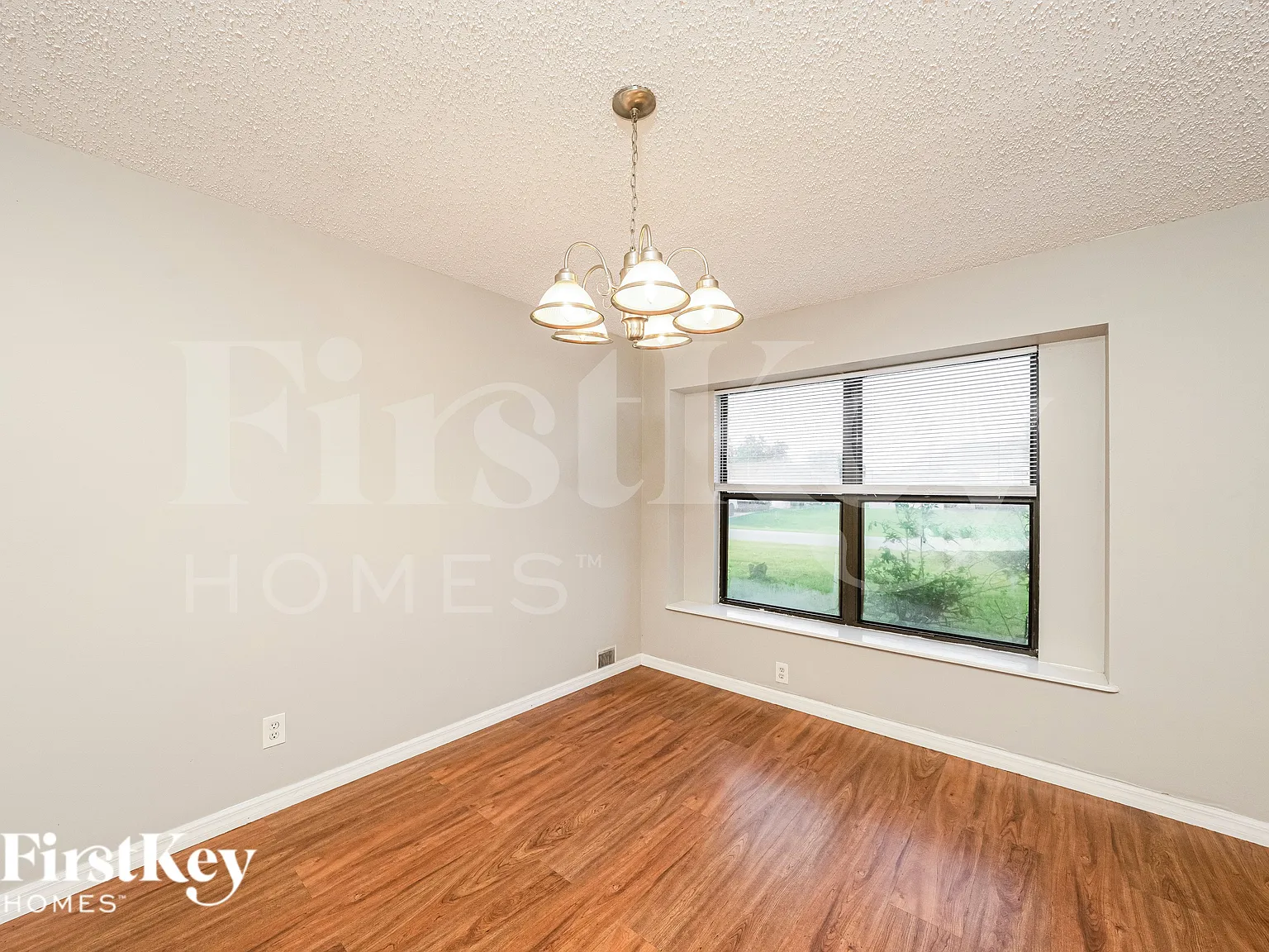 3 bed, 2.0 bath, 1603 sqft, $2,070 — Photo 4