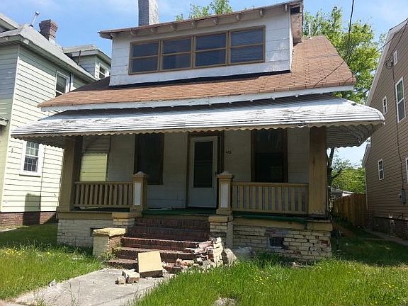 3rd image of 915 E 26th St