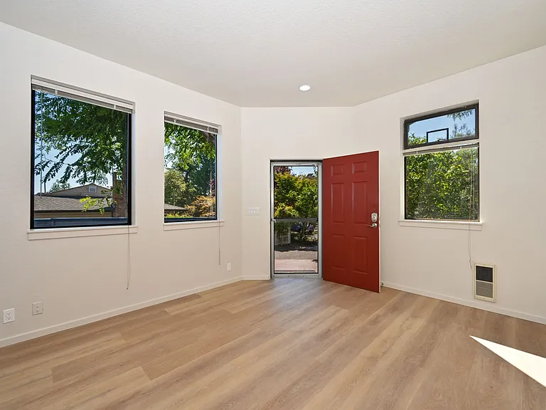 326 30th Ave — Photo 7