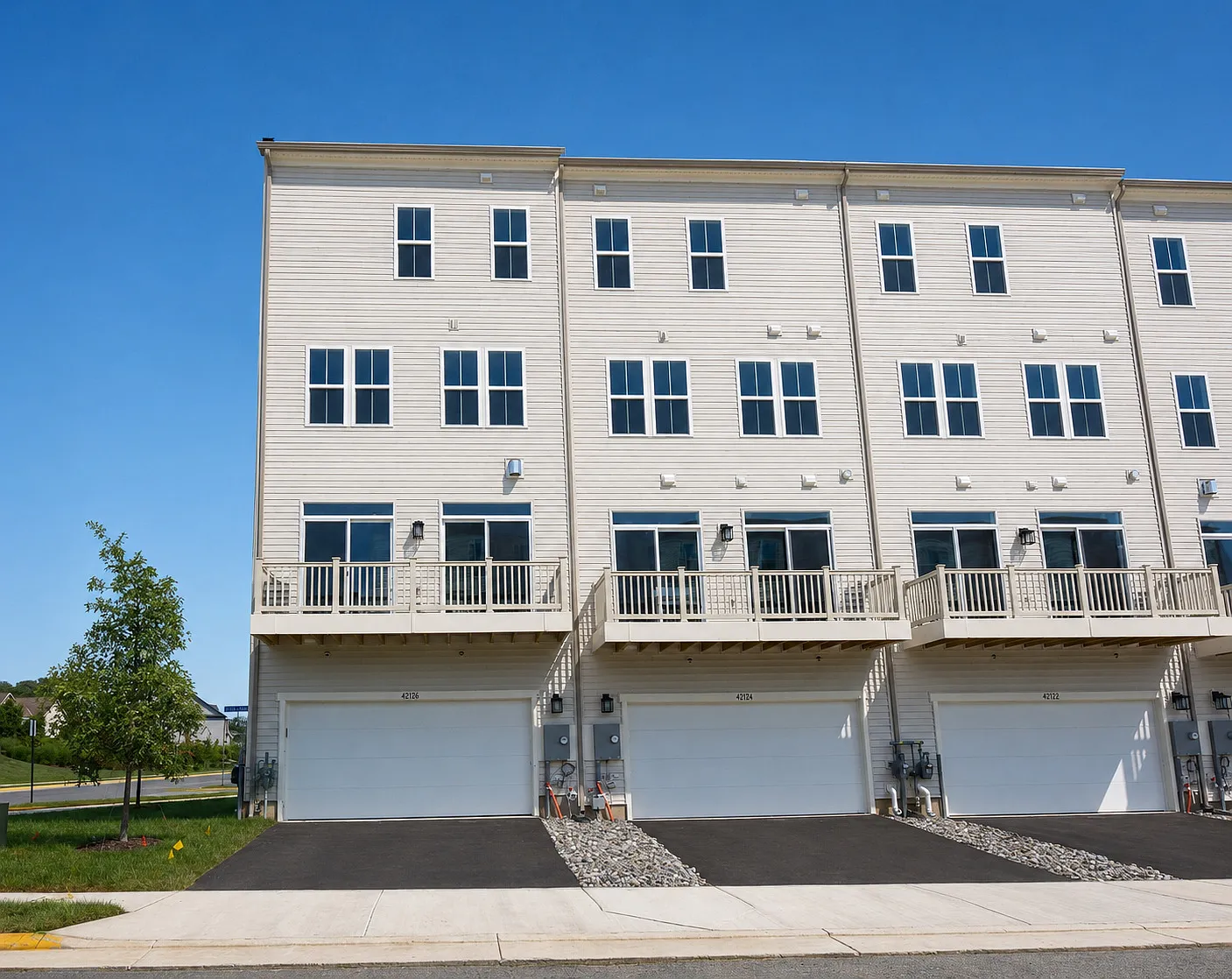 5 bed, 2800 sqft, $4,450 — Photo 4