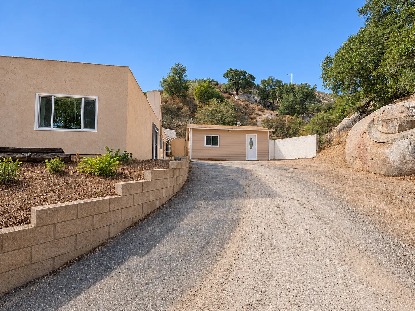 Unique 5-Bedroom Lake Elsinore Hillside Property with Lake Views + Separate Two-Room Building — Photo 3