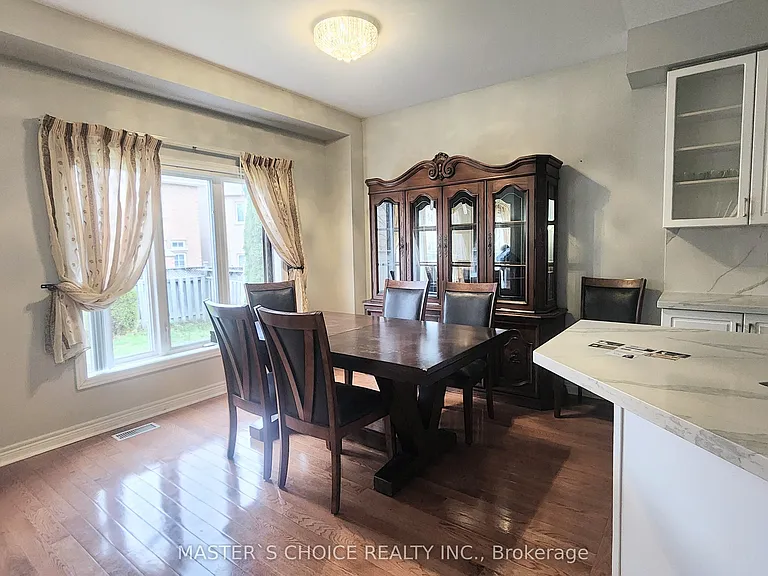 24 Golden Oak Ave — Photo 10