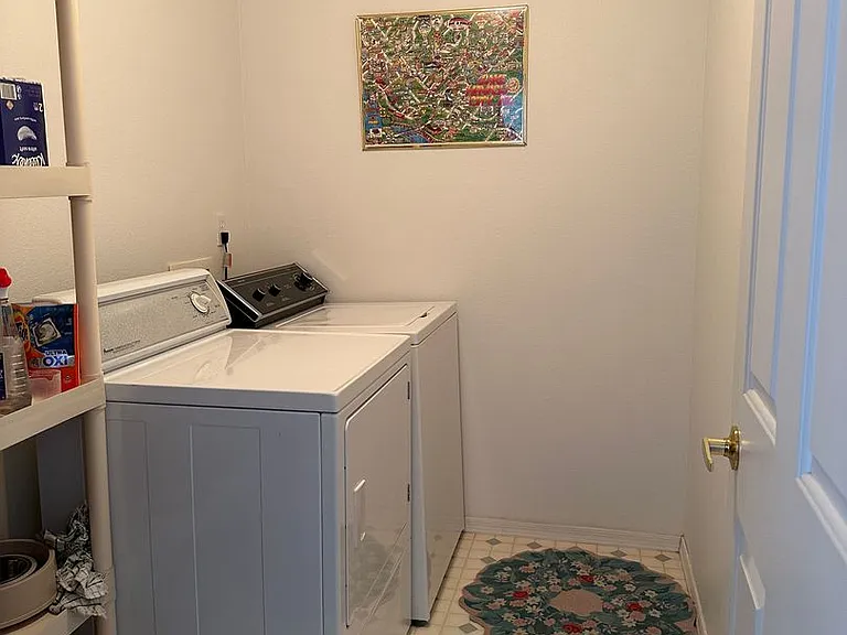 2570 Huntington Dr — Photo 17