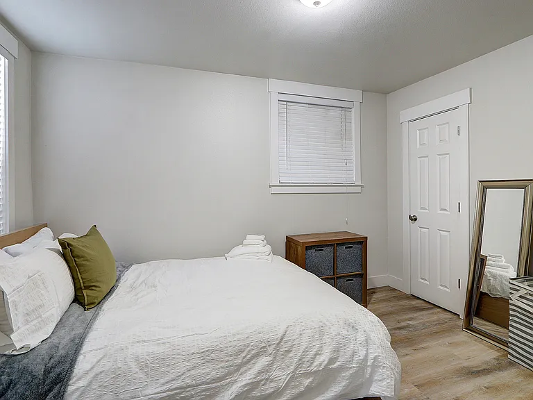 1522 Taylor Ave N #B — Photo 11