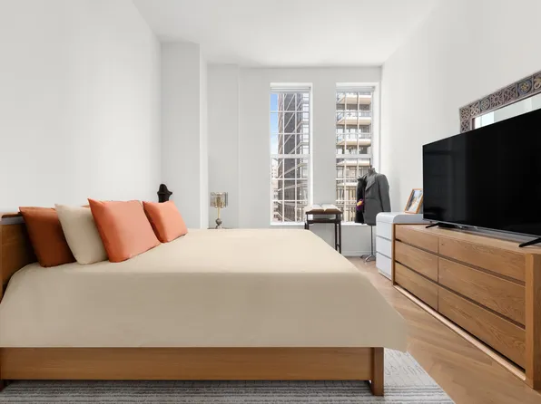 184 Kent Avenue image 5 of 13