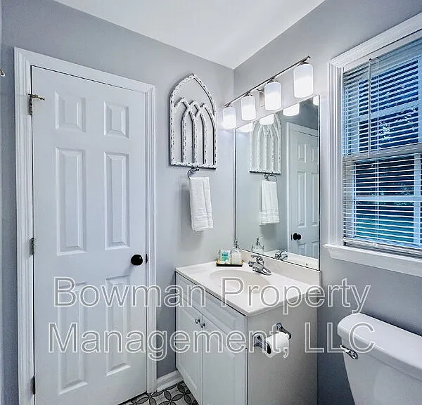 255 Camelot Dr — Photo 16