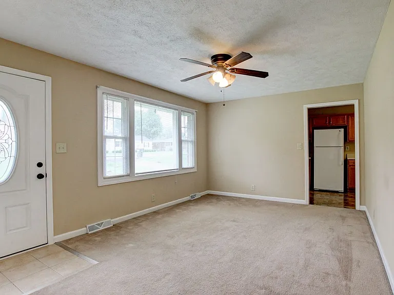 18 Hillsboro Rd — Photo 2