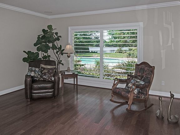 5th image of 10672 Woodsdale Ln S