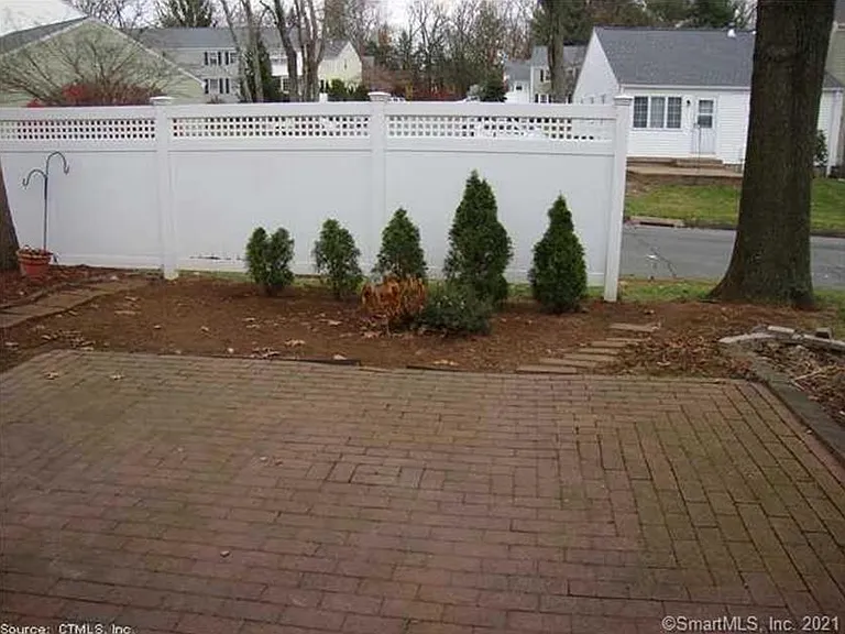14 Redbud Ln — Photo 6