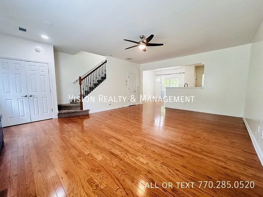 Beautiful 3 BD 2.5 BA Townhome — Photo 4