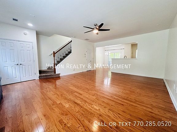 4th image of 2706 Deerwood Ln