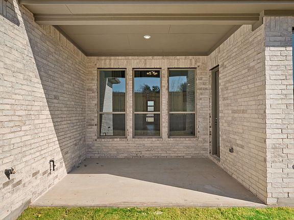 3rd image of 2241 Sarabanda St