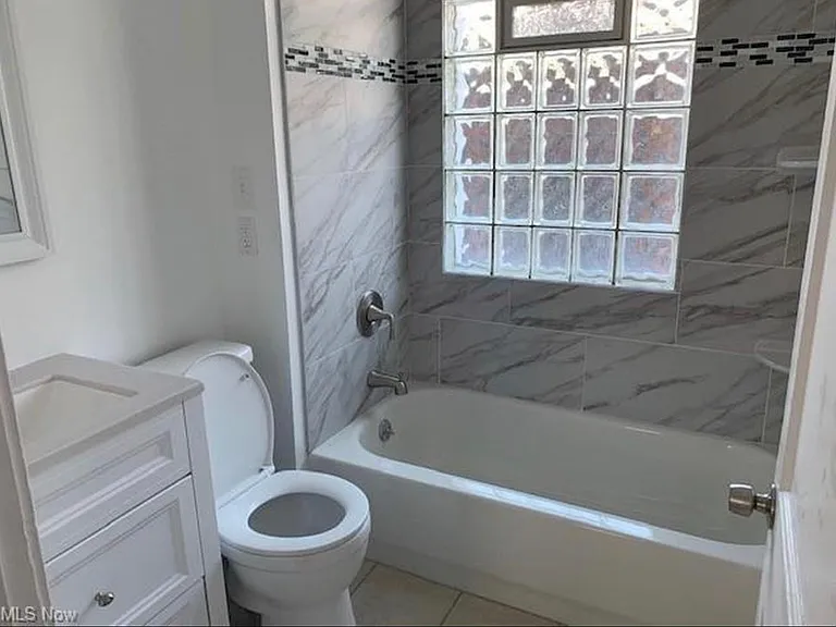 17475 Woodford Ave #LOWER — Photo 2