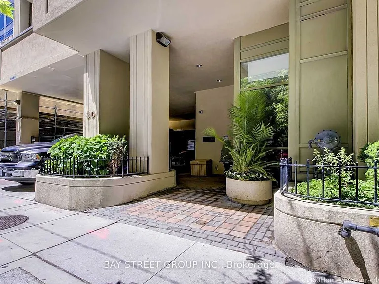 30 Hayden St #405 — Photo 3