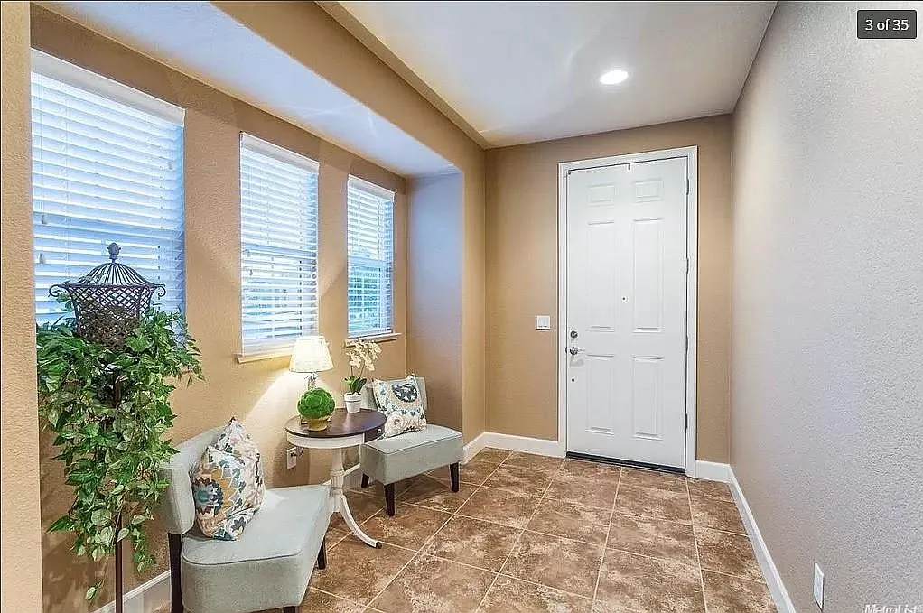 5 bed, 2965 sqft, $4,200 — Photo 1