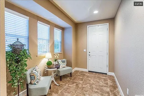 487 W Esplanade Dr Photo 1