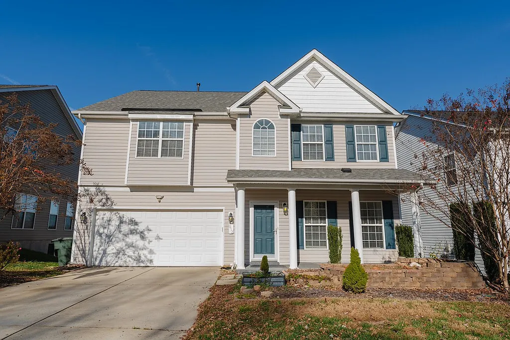 4 bed, 2.5 bath, 4398 sqft, $2,900 — Photo 1