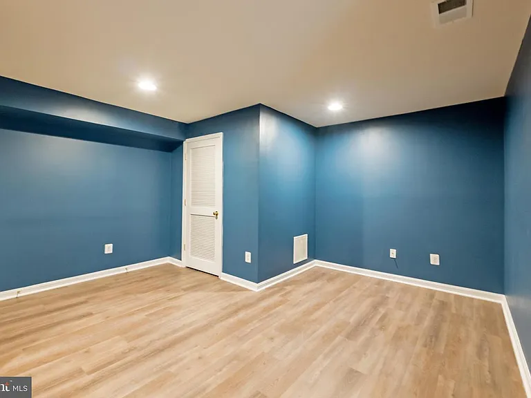 3385 Beechcliff Dr — Photo 43