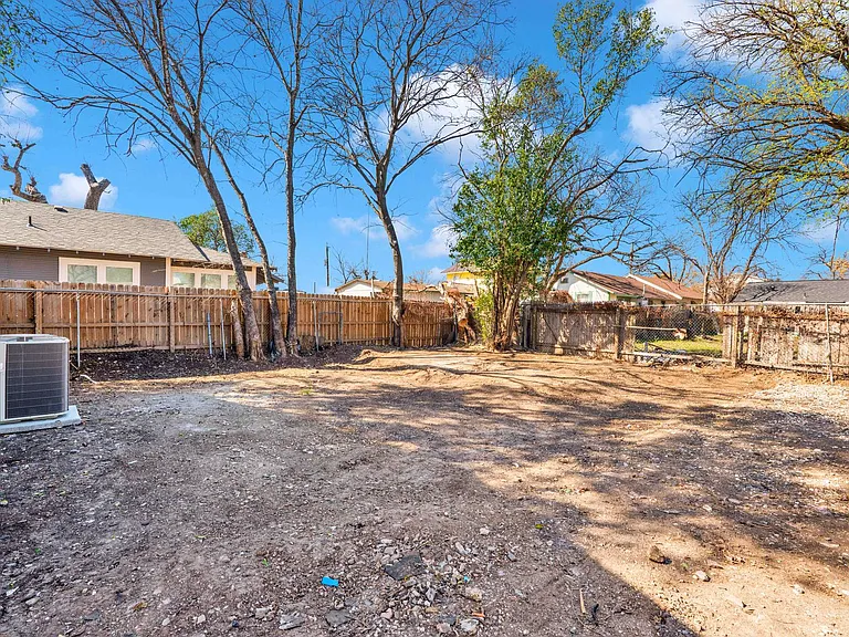 439 W Lubbock St — Photo 19