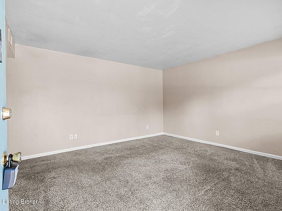 4th image of 218 Mackie Ln