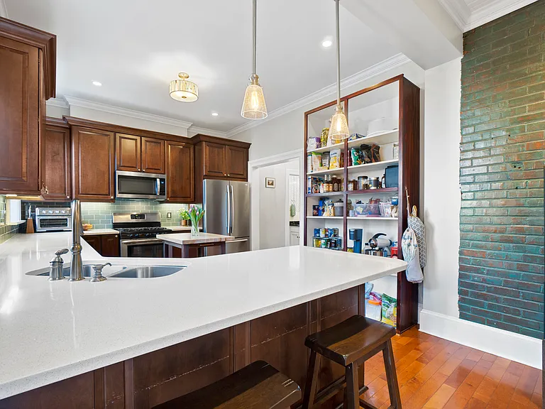 515 Boissevain Ave — Photo 6