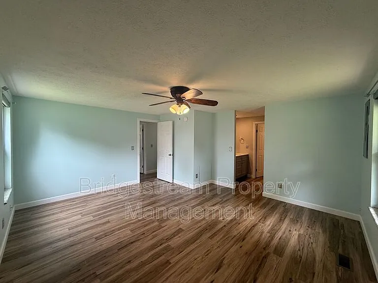 7611 Blossomview Ct — Photo 6