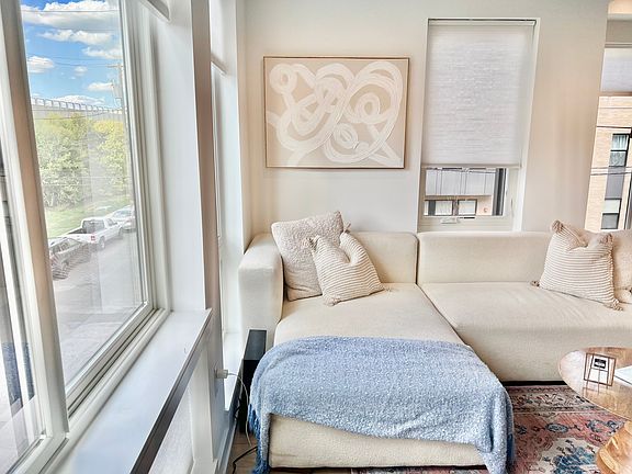 3rd image of 164 Richmond St #2