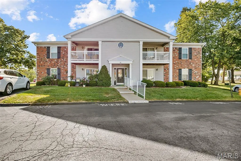 35 Berview Cir E photo 1