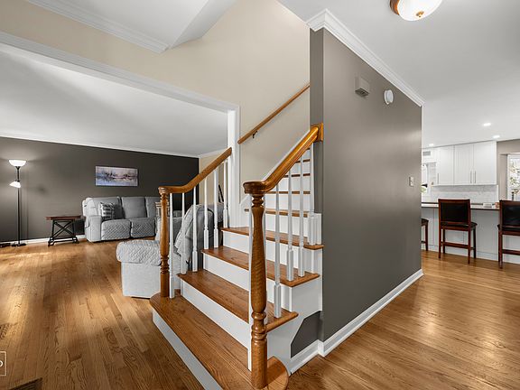 2nd image of 3207 Barnes Ln
