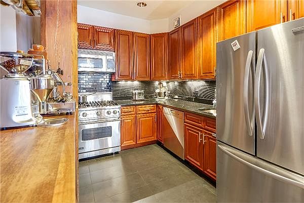 1st image of 142 Wooster St APT 3A