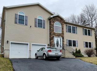 1342 Clover Rd, Mount Pocono, PA 18334