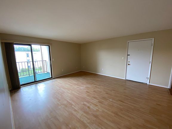 3rd image of 1414 Bradley Dr #G-312