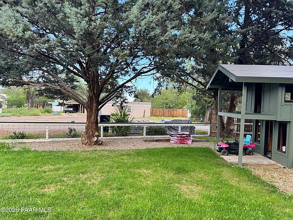 3rd image of 703 E Hueco Way