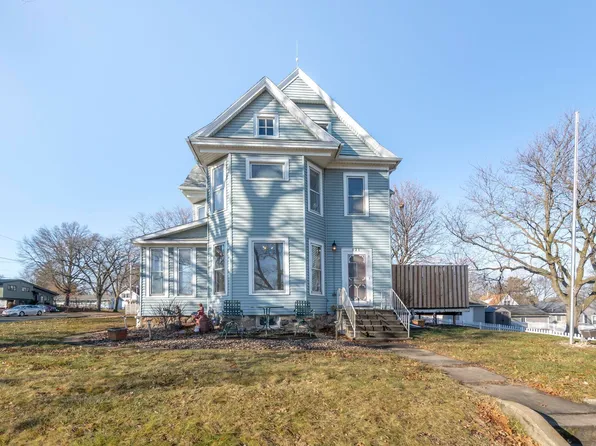 821 College St, Cedar Falls, IA 50613