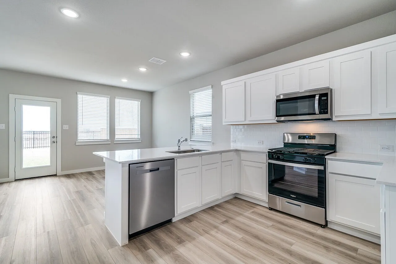 3 bed, 2.5 bath, 1990 sqft, $2,200 — Photo 3