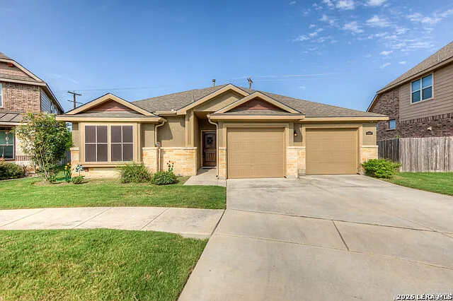3 bed, 2.0 bath, 1552 sqft, $2,100 — Photo 1