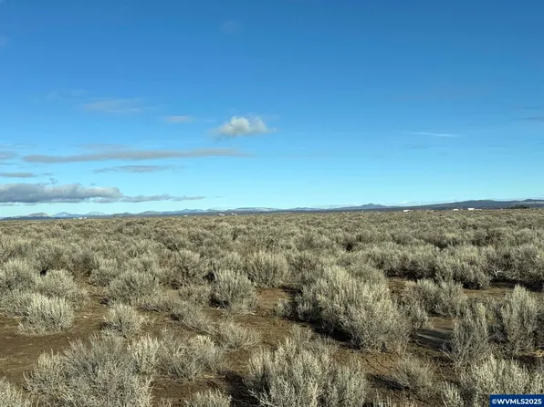 3300 Rockinghorse Ln, Christmas Valley, OR 97641