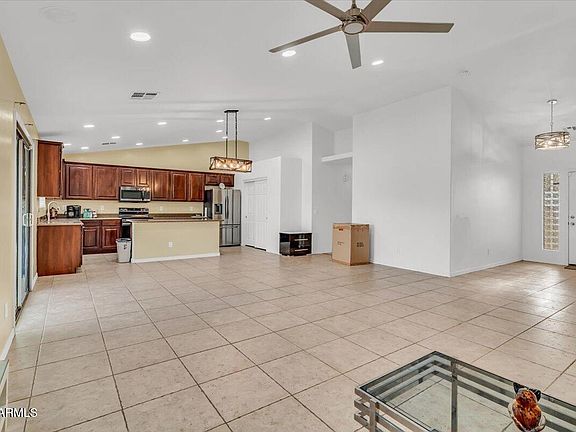 5th image of 43558 W HARRIS Drive